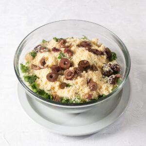 Rúcula y parmesano con aceitunas negras